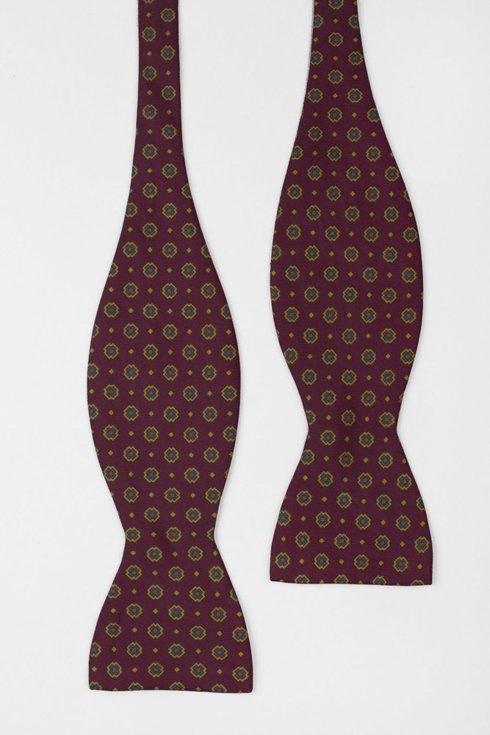 Burgundy classic pattern Macclesfield silk bow tie