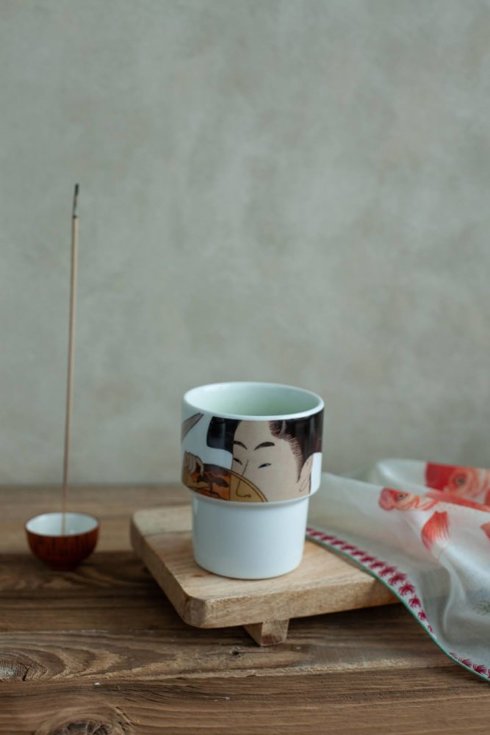 Porcelain mug with pocket square designs