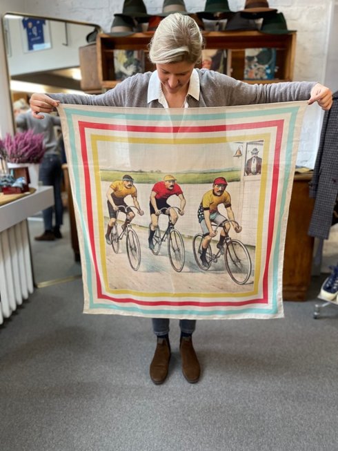 Women's scarf with handrolled trim 100 cm CYCLISTS
