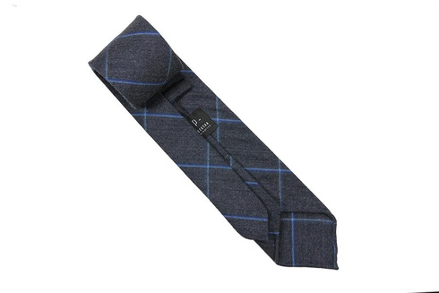 Wool tie