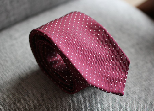 SIX FOLD SILK BORDEAUX  POLKA DOTS TIE