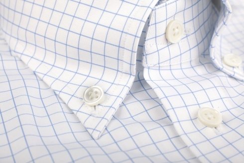 Biała koszula button-down w niebieską kratę